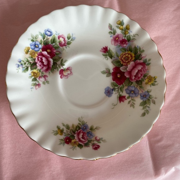 VTG Royal Albert Bone China Teacup and Saucer in the Chelsea Garden pattern - Picture 4 of 10